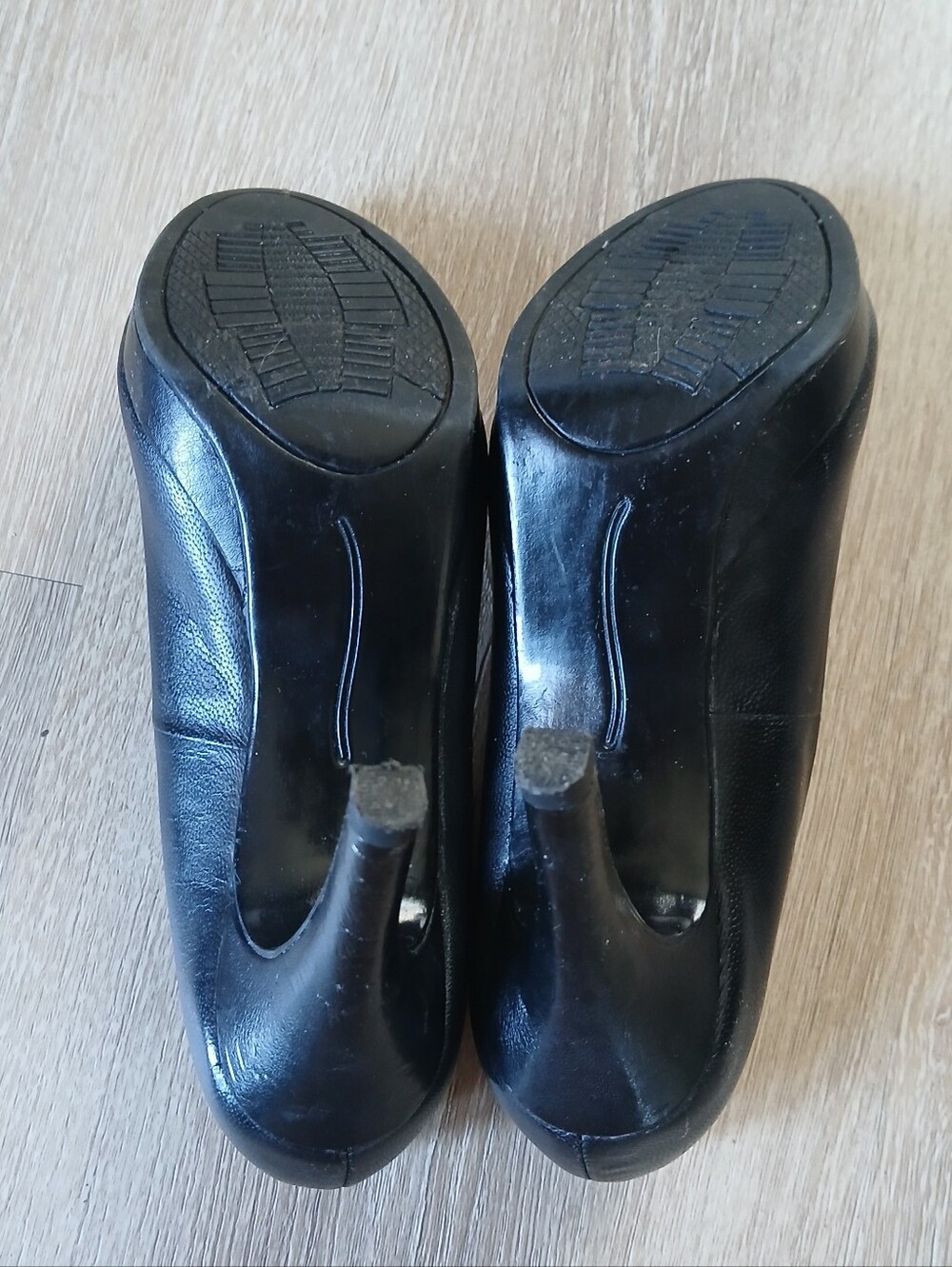 Bandolino Women's Black Leather Pump 4" Heels Classic Boflexible Size 6 - Picture 8 of 16